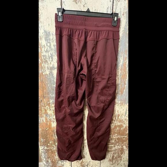 Lululemon women’s joggers pants size 12 - Picture 7 of 9